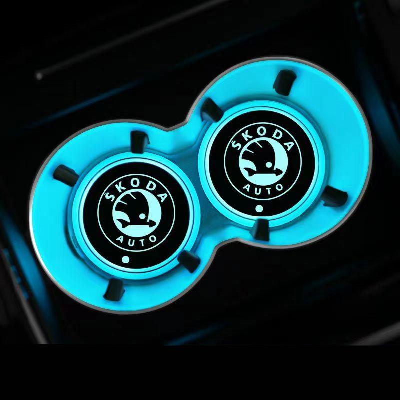 2025 Heiß 7 Farben LED Auto Getränkehalter Licht Leuchtender Untersetzer Wasserbecher Pad Für Skoda Octavia A5 A7 RS Fabia Superb Zubehör