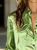 Elegante Damenbluse für Frühling und Sommer mit einem hochwertigen Aufdruck, geeignet für Geschäftsreisen