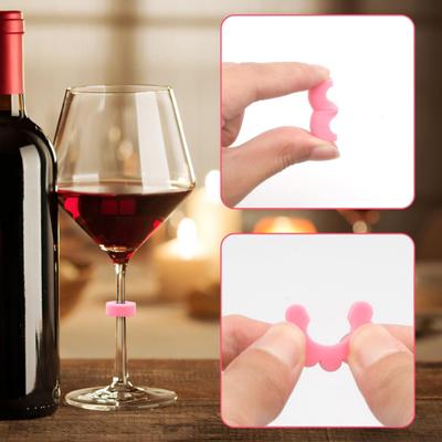 12 Stück Silikon Weinglasmarker Farbe Zufällig Weinglas Erkennungsringe Saft Getränk Weinglas Etiketten Anhänger für Partys Empfänge Hochzeiten