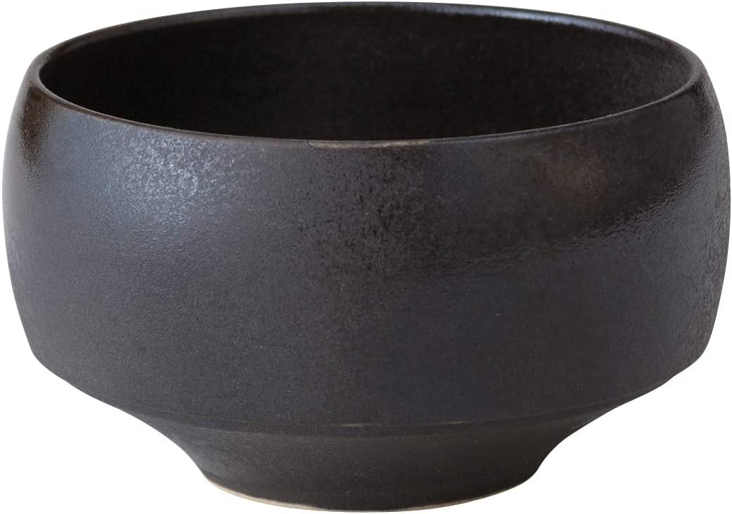 

This 425ml bowl embodies the tranquil beauty of tea ceremony It can be used not only for matcha but also for simmered dishes and It can be heated in