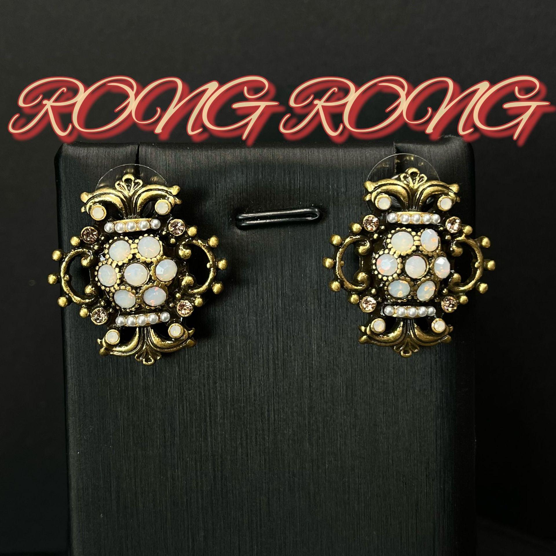Vintage European American Western Antique Earrings Hollowed Out Reliefs With A Palace Style In Ancient Times