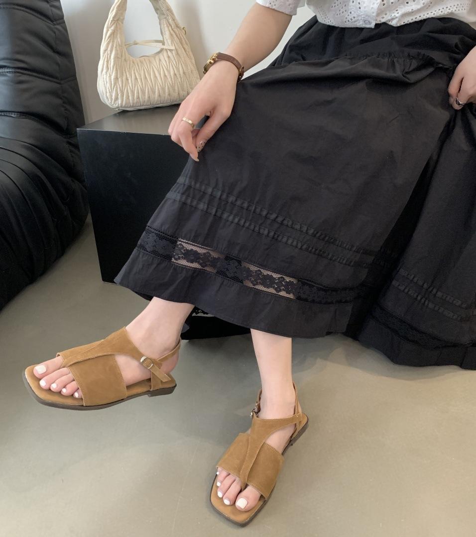 

Fashion Roman shoes summer 2025 new toe flat retro versatile casual wear one word with buckle sandals 39