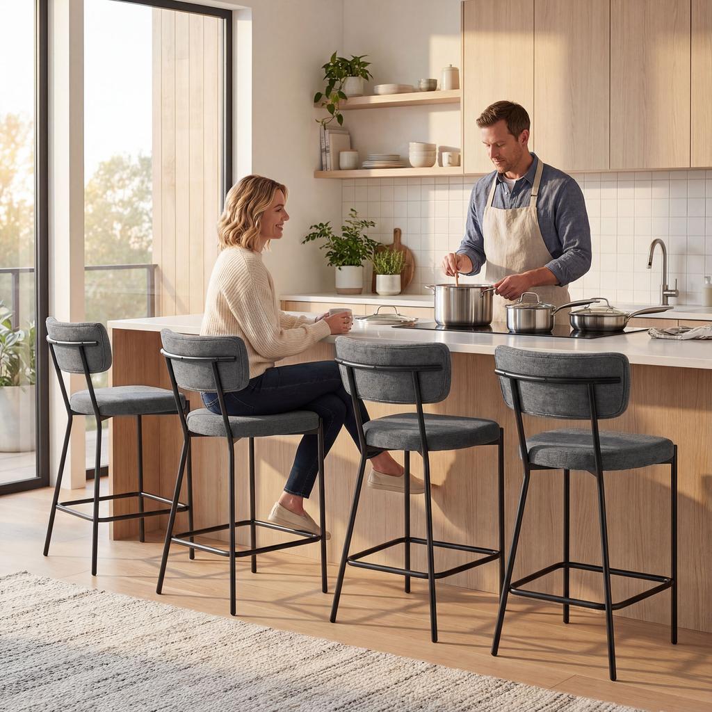 Bar Stools in a Set of 2, Upholstered Bar Chairs with Curved Backrest, for Kitchen Island, Breakfast Area, Grey
