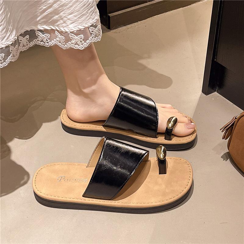 French flat-bottomed set of cool-toed slippers for women's summer wear fashionable soft-soled toes, beautiful vacation beach skirt