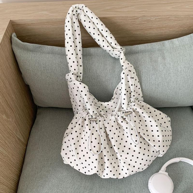 Polka dot messenger bag women's pleated drawstring large capacity leisure commuter women's bag trend new cloud dumpling bag