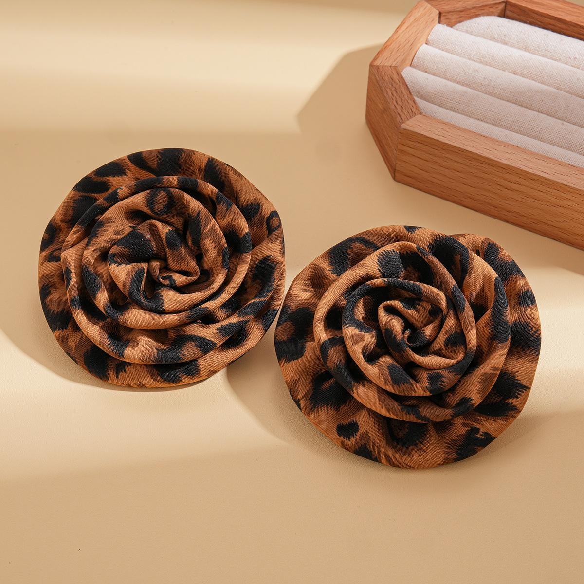 Винтажные преувеличенные тканевые серьги с леопардовым принтом и цветами, серебряная игла, осенне-зимние серьги Маillard