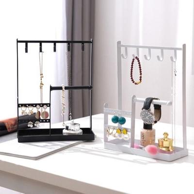 Schmuckherstellung – Verpackung & Präsentation von Schmuck