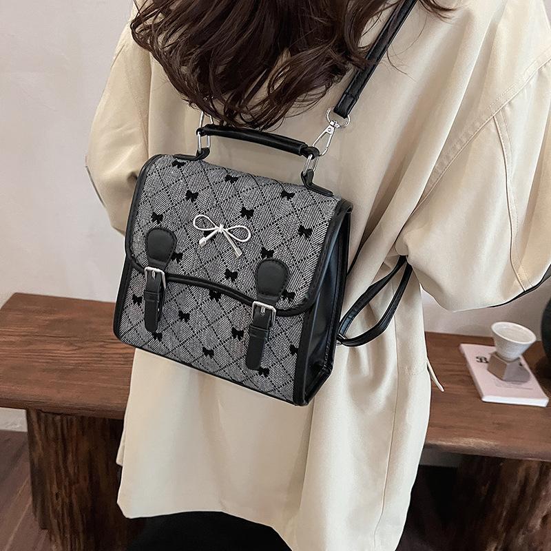 

2024 лето новый повседневный ретро рюкзак нишевая мода пригородная женская сумка корейская версия модный рюкзак сумка женская 21*9*19 чёрный