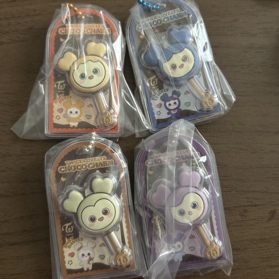 

[USED] TWICE Lovelys Chocolate Covered Cookie Charm