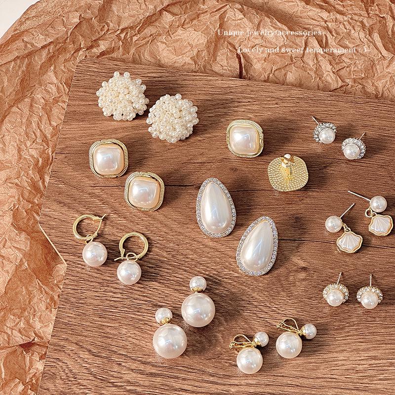 

French Minimalist Korean Pearl Stud Earrings: High-End Luxury Ear Clips for Women