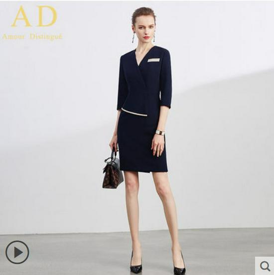 

Формальное плиссированное платье с V-образным вырезом и облегающим силуэтом для администратора салона красоты M