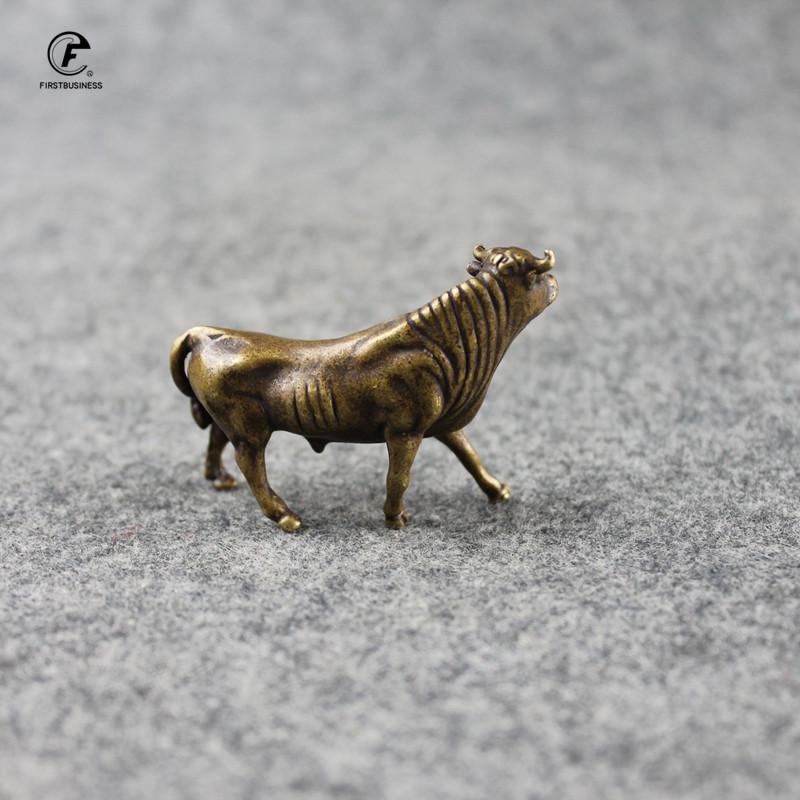 Mini Portable Retro Brass bull wall street Statue Sculpture Hand Toy Gift Keychain Ornament Home decoration ornaments Home Decor