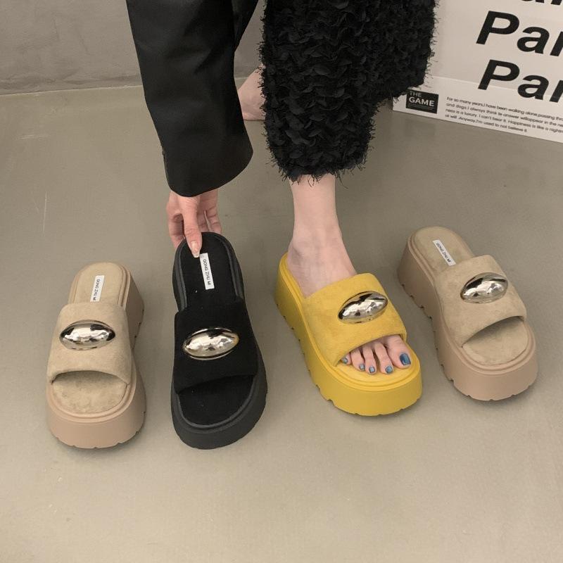 Platform slippers female 2025 summer new retro fashion comfortable one-word drag fairy style with skirt beach drag tide