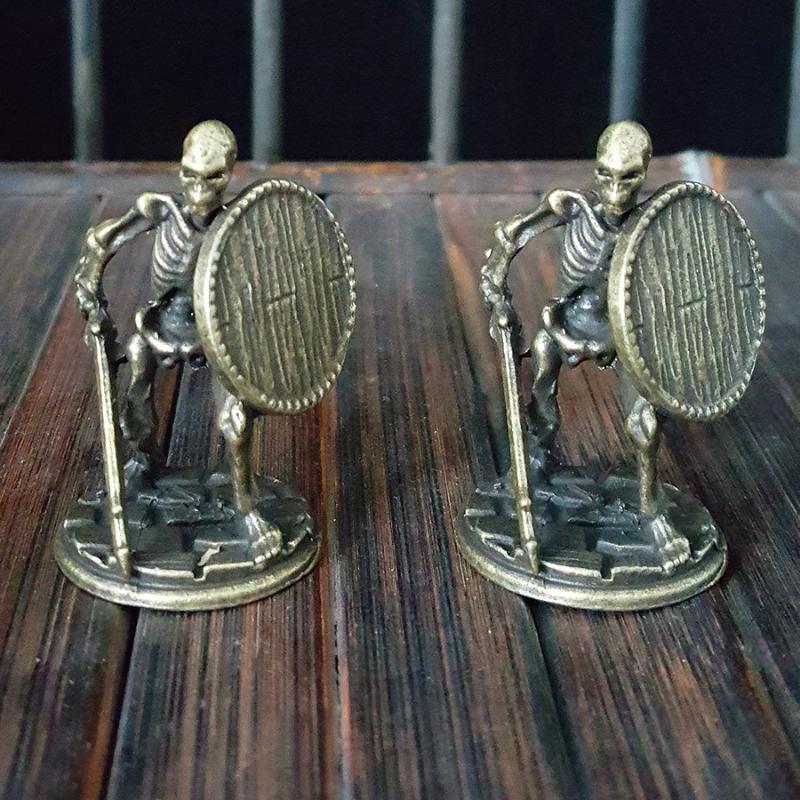 1 Τμχ, Ένα Κρανίο που Κρατά Σπαθί και Ασπίδα, Διακοσμητικό Σπιτιού, Διακοσμητικό Γραφείου, Παιχνίδι/Χειροτεχνία Αποκριών