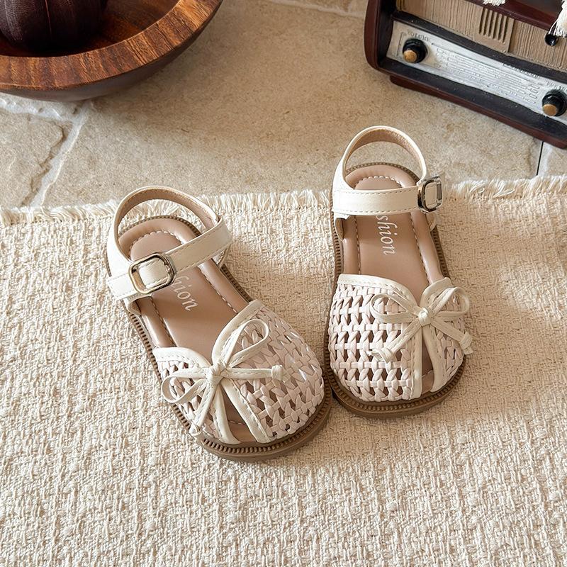 Kids Beige Woven Bow Decor Closed-Toe Adjustable Sandals 21 бежевый