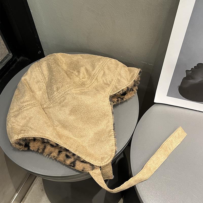 

Унисекс Леопардовый принт шляпа Lei Feng: Теплый плюшевый зимний головной убор с наушниками, подходит для мужчин и женщин, подчеркивает маленькое лицо. One Size хаки