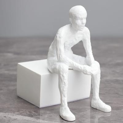 Kreative Weiße Harz Denker Figur Skulptur Handwerk Schreibtischdekoration Abstrakte Kunst Figur Statue Innen Ästhetische Dekoration