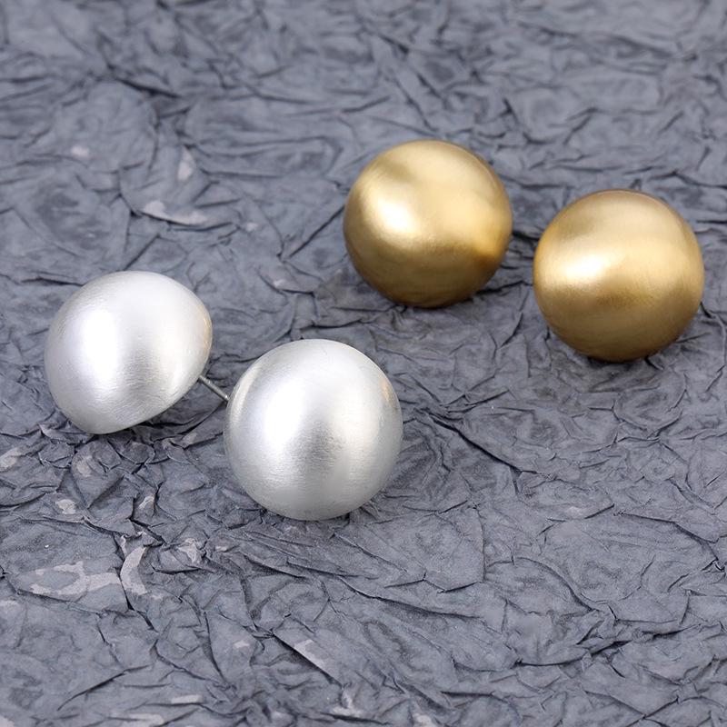 Yang Caiyu Stil Hohle Silberne Halbkreis-Ohrringe: Originell, Elegant, Schlichte Sommer-Ohrstecker