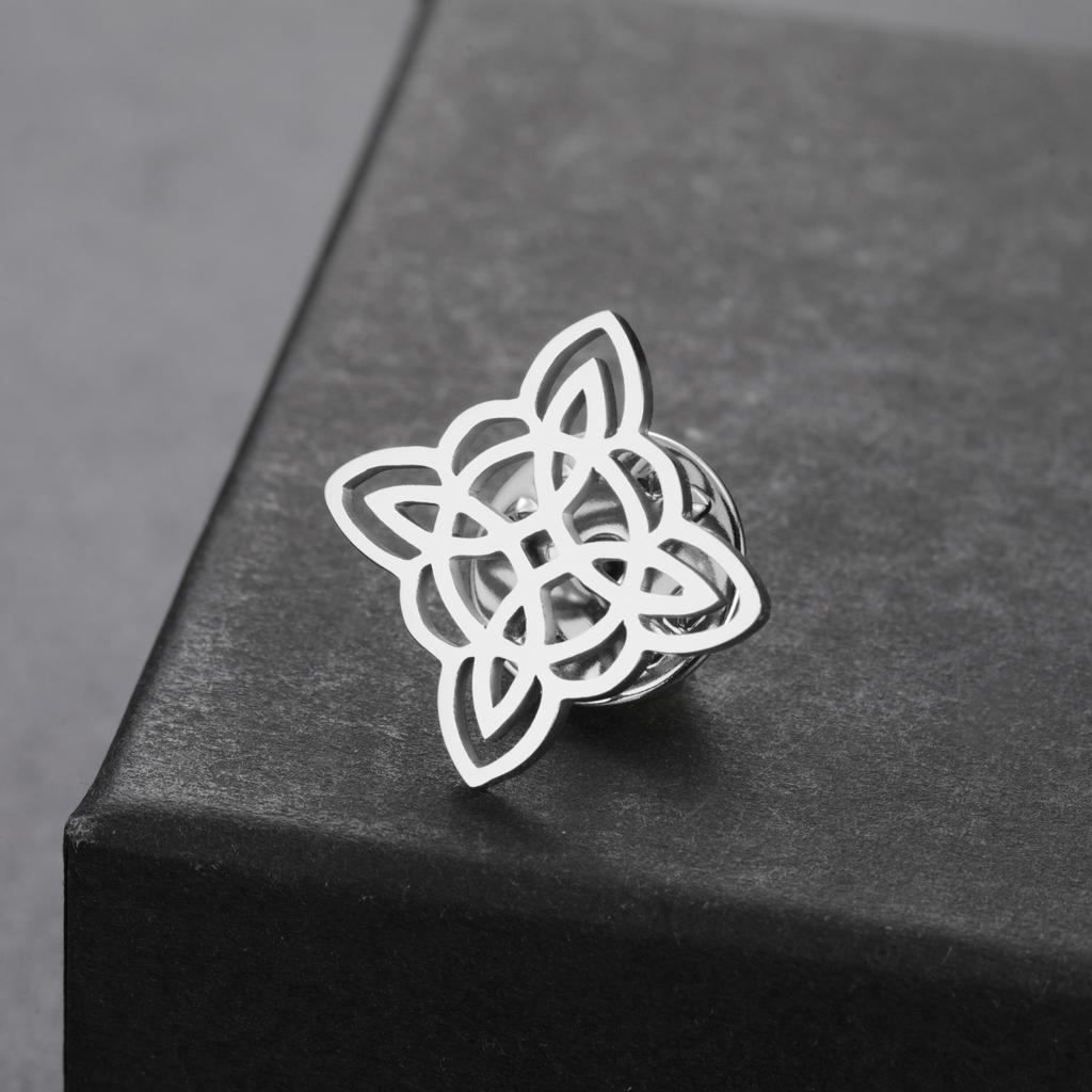 LIKGREAT Vintage Witch Knot Brooch for Women Men Stainless Steel Celtics Knot Pin Badge Wicca Protection Amulet Lapel Pins Gift
