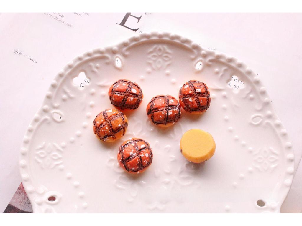 "Handmade Food-Themed Jewelry: Simulated Bread, Egg Tart, and Baguette Phone Accessories, DIY Resin Material"