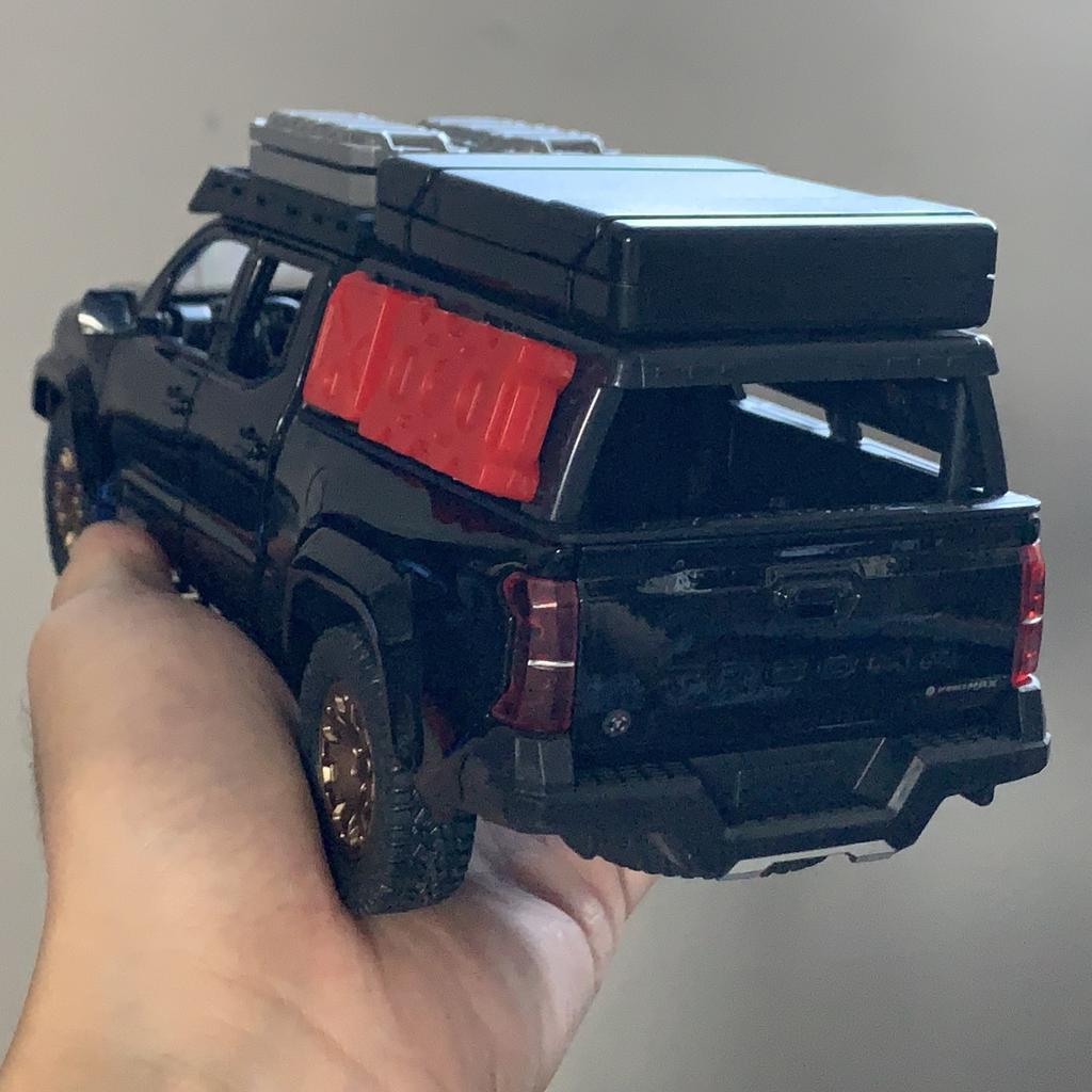 1/24 Toyota Tacoma Off Road SUV Alloy Diecast Model Car Sound and Light Pull Back Children Toy Car Birthday Gifts for Boy Kids