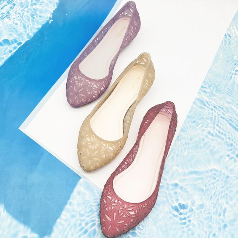 Fashion Transparent PVC Casual Jelly Shoes Women Comfortable Hollow Design Flat Sandals Women Summer Non-slip Pointed Toe Beach Sandals