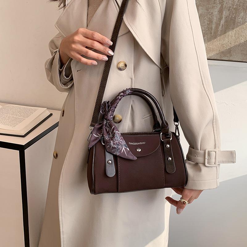 Popular small bag women's new portable pillow bag high-end retro commuter messenger bag