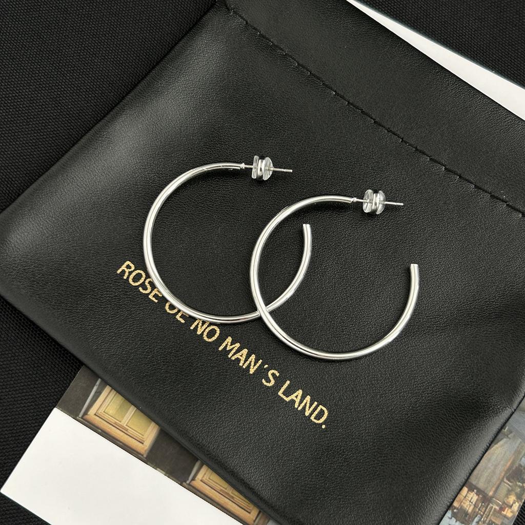 Große Creolen mit schlichtem Design, feine ringförmige Ohrringe, exquisite und vielseitige Ohrringe.