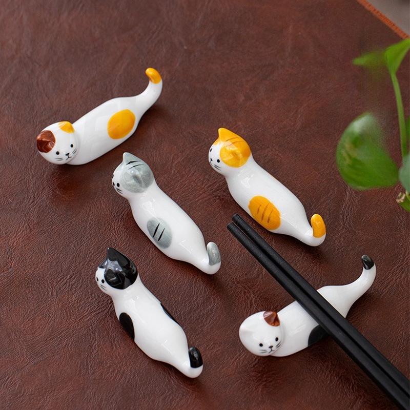 Japanese Ceramic Cute Lucky Cat Chopstick Rest Brush Holder Figurine Creative Home Kitchen Table Decor Office Desk Accessory