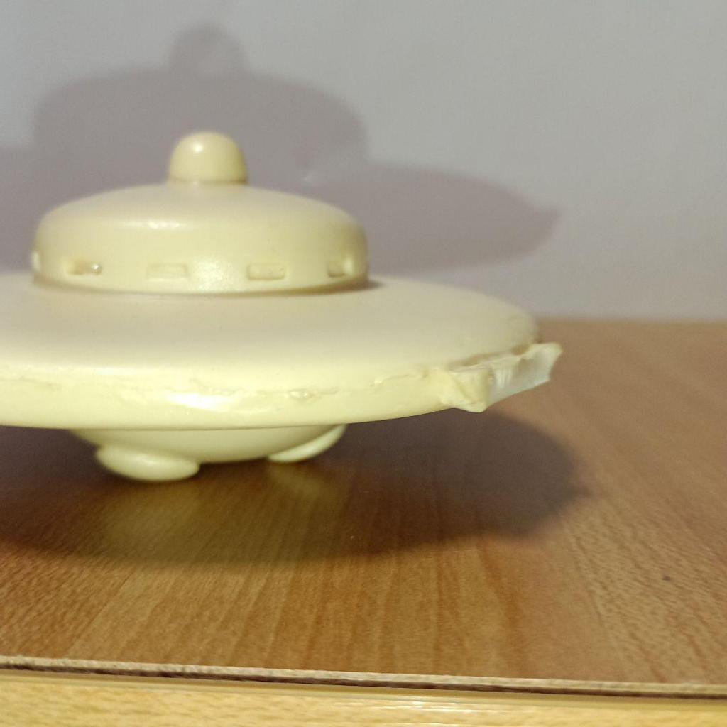 [USED] X Alien Flying Saucer Figure
