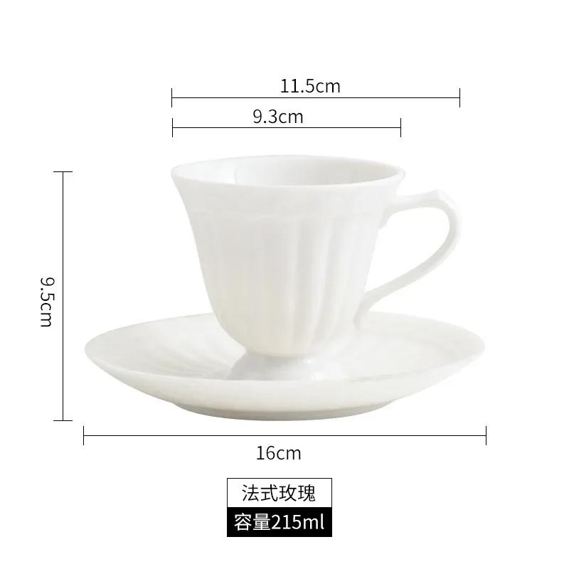 Lehký luxusní šálek na kávu Čistě bílý a elegantní podšálek na šálek kávy Vysoce hodnotný šálek na červený čaj pro domácnost Keramické šálky na vodu Suvenýr