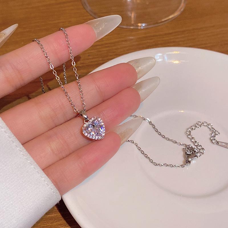 High-end Super Flash Zircon Titanium Steel Necklace Women's Versatile Niche Temperament Silver Collarbone Chain Internet Celebrity New Accessories