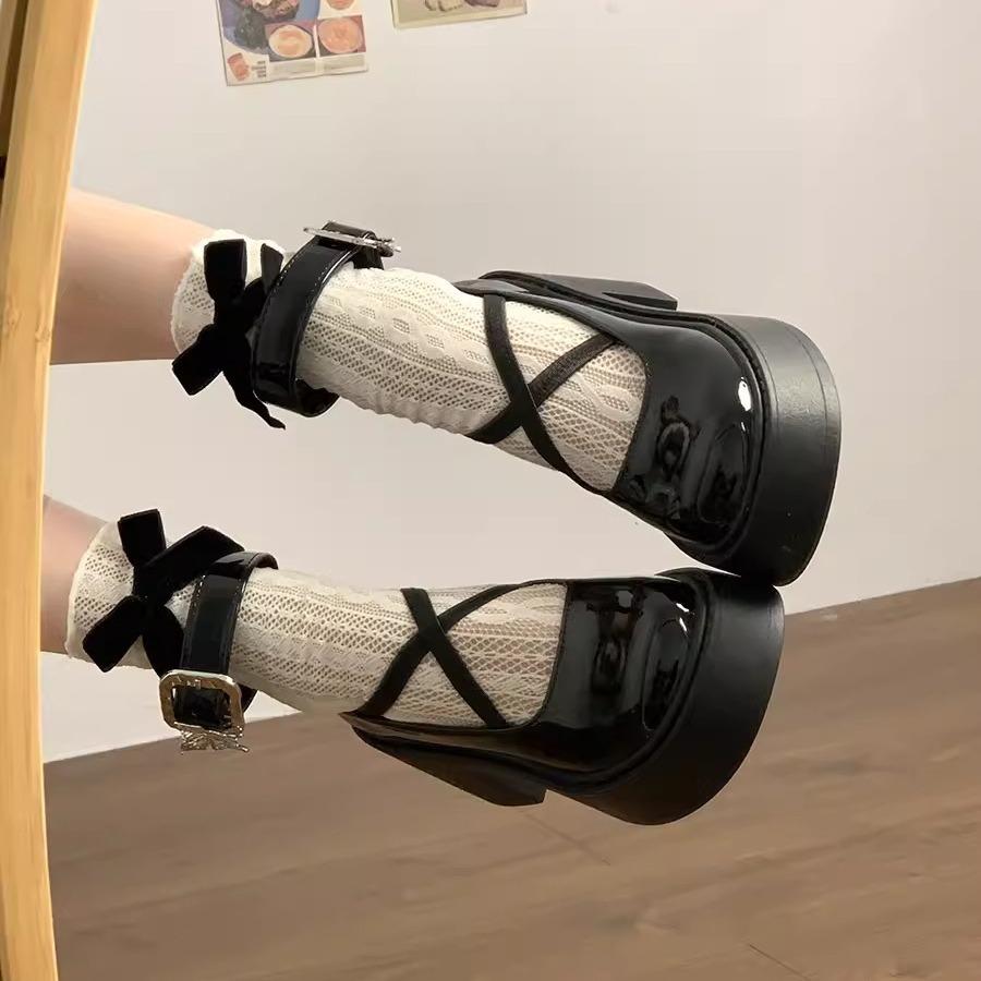 Modne wszechstronne czarne buty na platformie z grubym obcasem, małe skórzane buty damskie 2025 nowe letnie spódnice retro Mary Jane pojedyncze buty