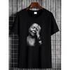 T-Shirt Cesaria Evora / Maglietta Unisex a Manica Corta Girocollo con Stampa Iconica / Ritratto Icona Musicale di Capo Verde e Colori della Bandiera di Capo Verde / Traspirante