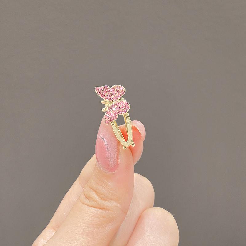 

Универсальная мини-заколка-бант для челки на бок