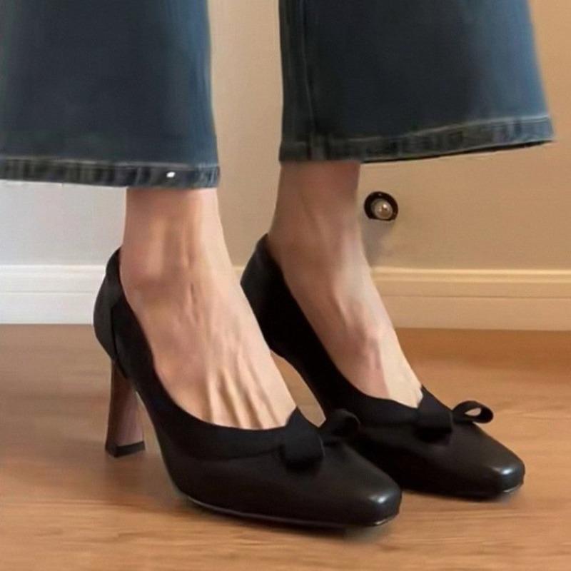 Fashion Retro Temperament Commuter Versatile Block Heel High Heels Women's Fashion Bow Single Shoes