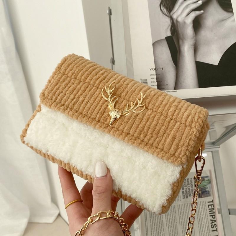 

Hand-Knitted Crossbody Yarn Bag - DIY Gift for Girlfriend