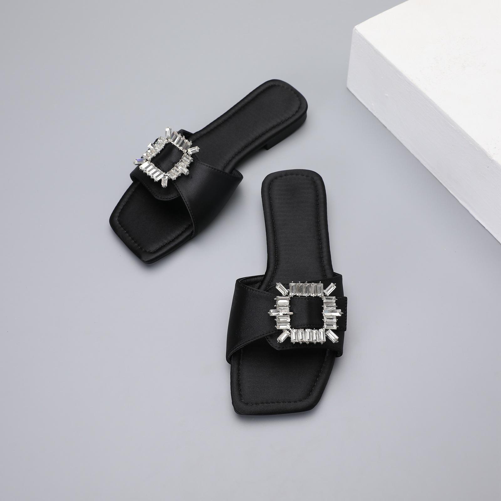 

2024 Новые летние шелковые тапочки со стразами для женщин, модные удобные сандалии на плоской подошве, повседневные корейские шлепанцы, Chancla Mujer Playa 40 чёрный