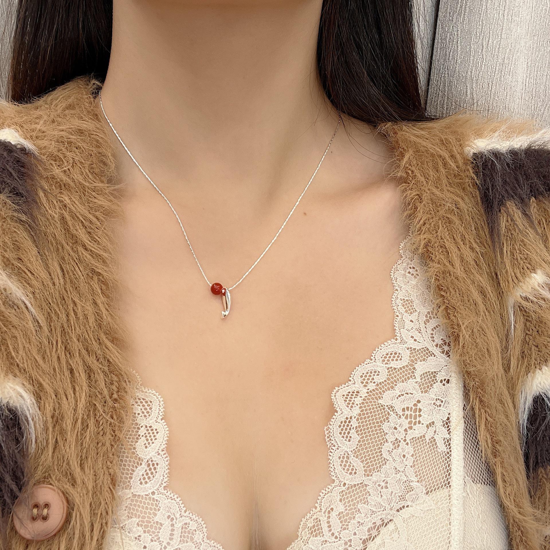 

Ожерелье из красного агата «Кои»: Элегантная, универсальная и шикарная цепочка на ключицу с современным китайским оттенком. N1289, red agate серебряный