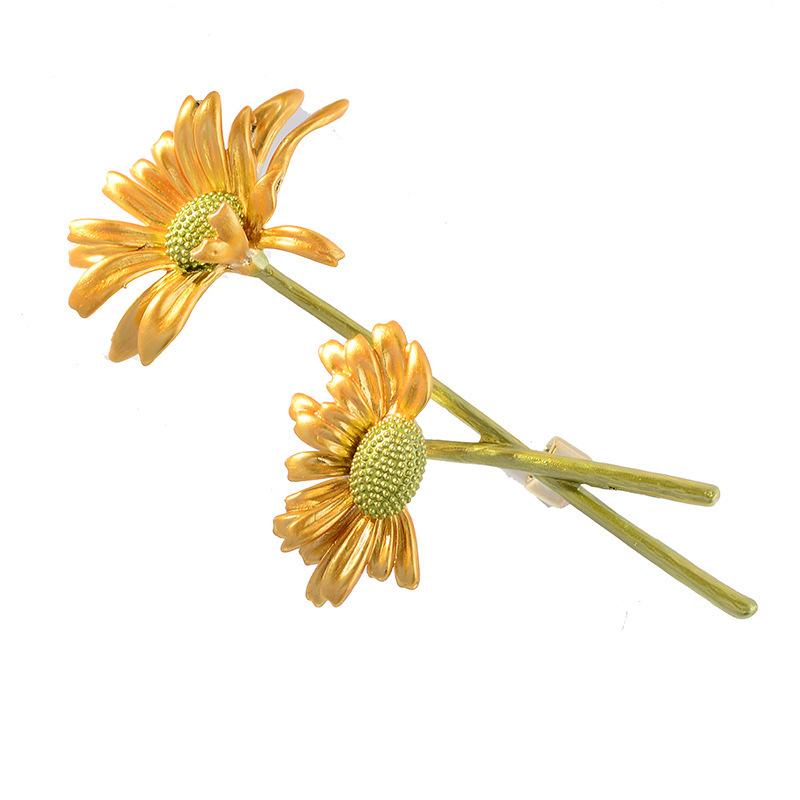 Fashion Small Daisy Brooch Enamel Elegant Temperament Pin Cute Japanese Flower Oil Drop Brooch Accessories