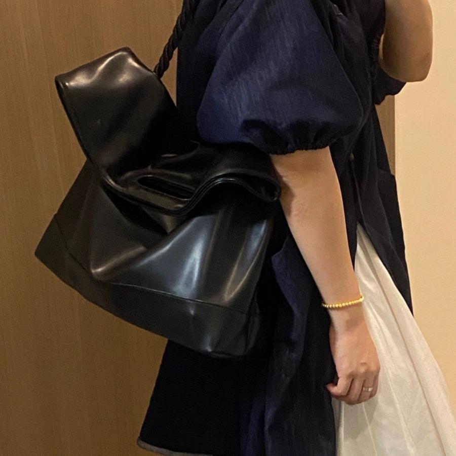 

Коричневая мягкая кожаная сумка-тоут большой вместимости женская новинка 2024 года, простая большая сумка для поездок на работу, студенческая сумка через плечо чёрный