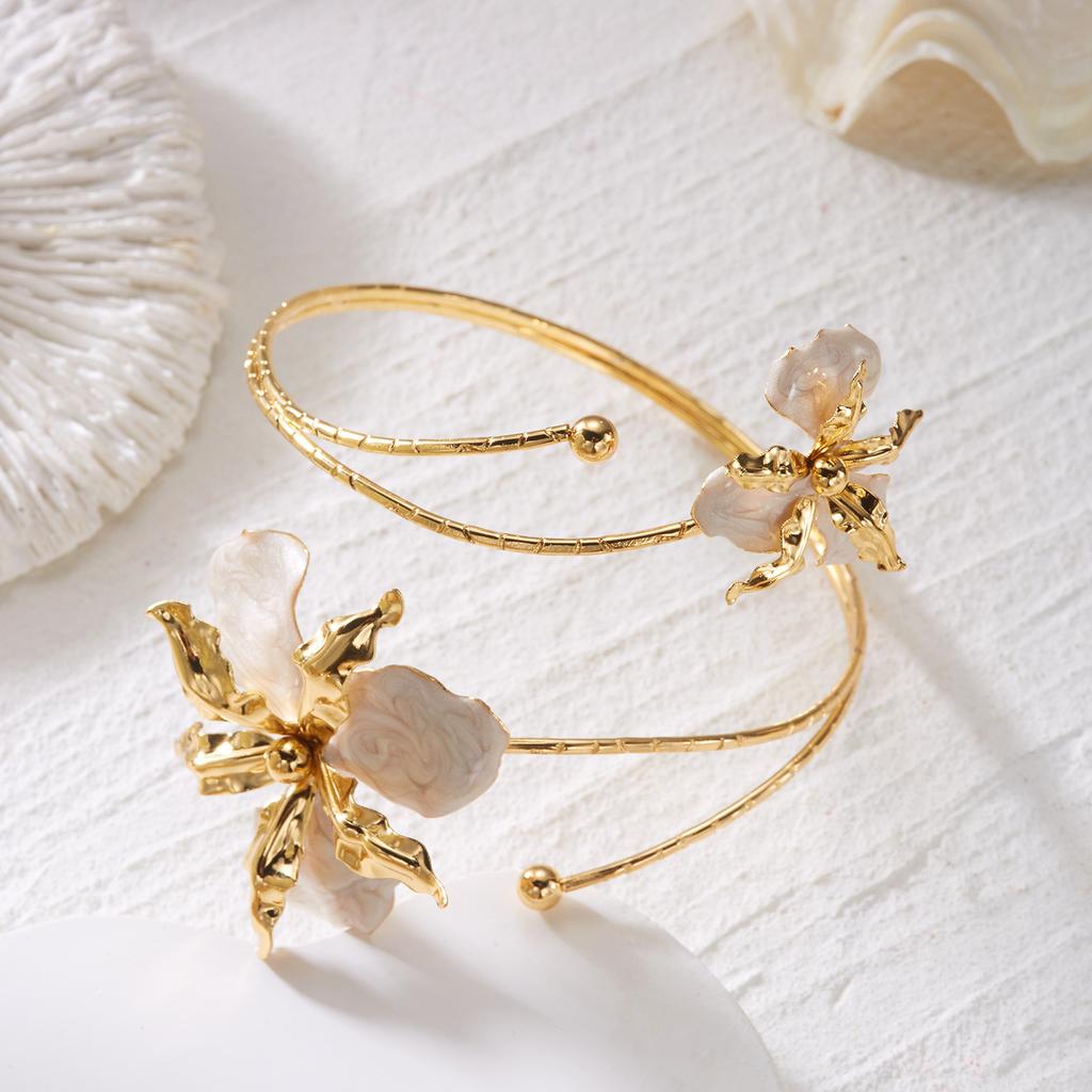 Bohemian Enamel Flower Cuff Bracelets for Women Fashion Gold Color Floral Upper Arm Open Bangle Beach Party Jewelry Gift