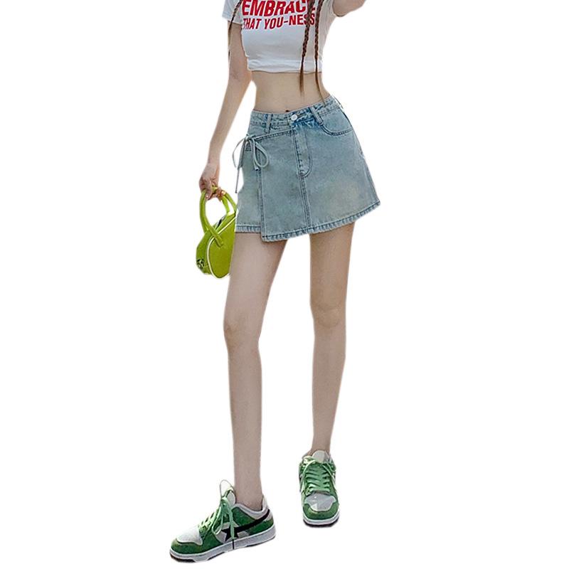 Jugendliche und Schlankmachende Hellblaue Shorts High-Waist Falscher Zweiteiler Designgefühl Rock Hose Träger Unregelmäßig Ms. Sommermode Denim Kurzrock