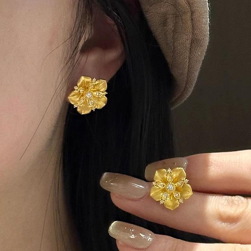 Retro brushed lily flower earrings for women new in fashion micro inlay diamonds luster earings stud wedding fine
