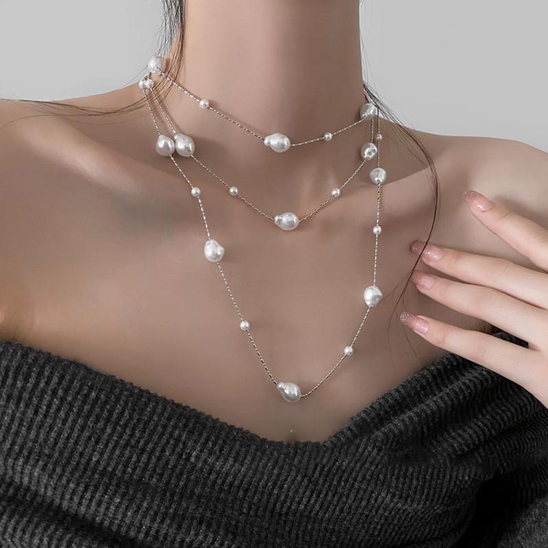 French Vintage Pearl Necklace For Women With Geometric Design And Elegant Style