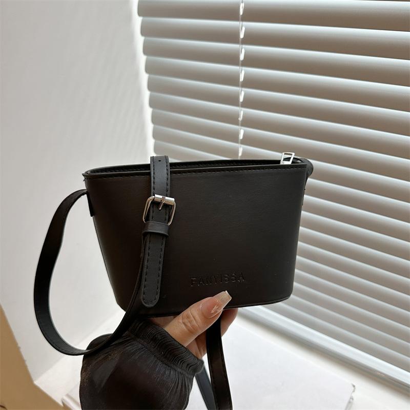 Bucket Bag Women's Fashion New Simple Temperament Versatile Shoulder Bag Niche Messenger Bag