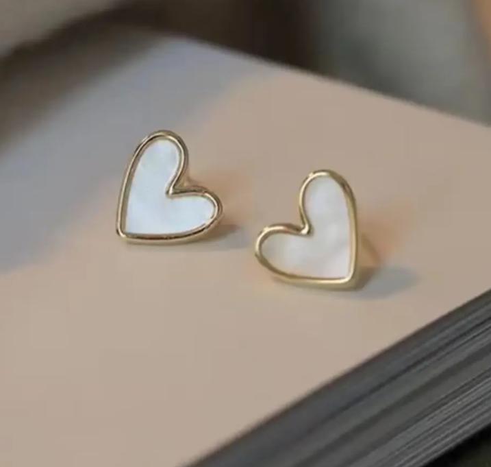 Wine Red Love Stud Earrings Female Temperament Niche Earrings Retro Little Peach Heart Earrings Ear Jewelry