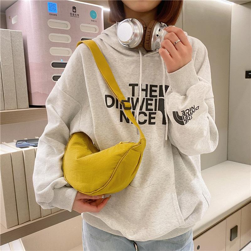 Supply New women's messenger bag temperament simple nylon dumpling bag student shoulder bag cloth bag