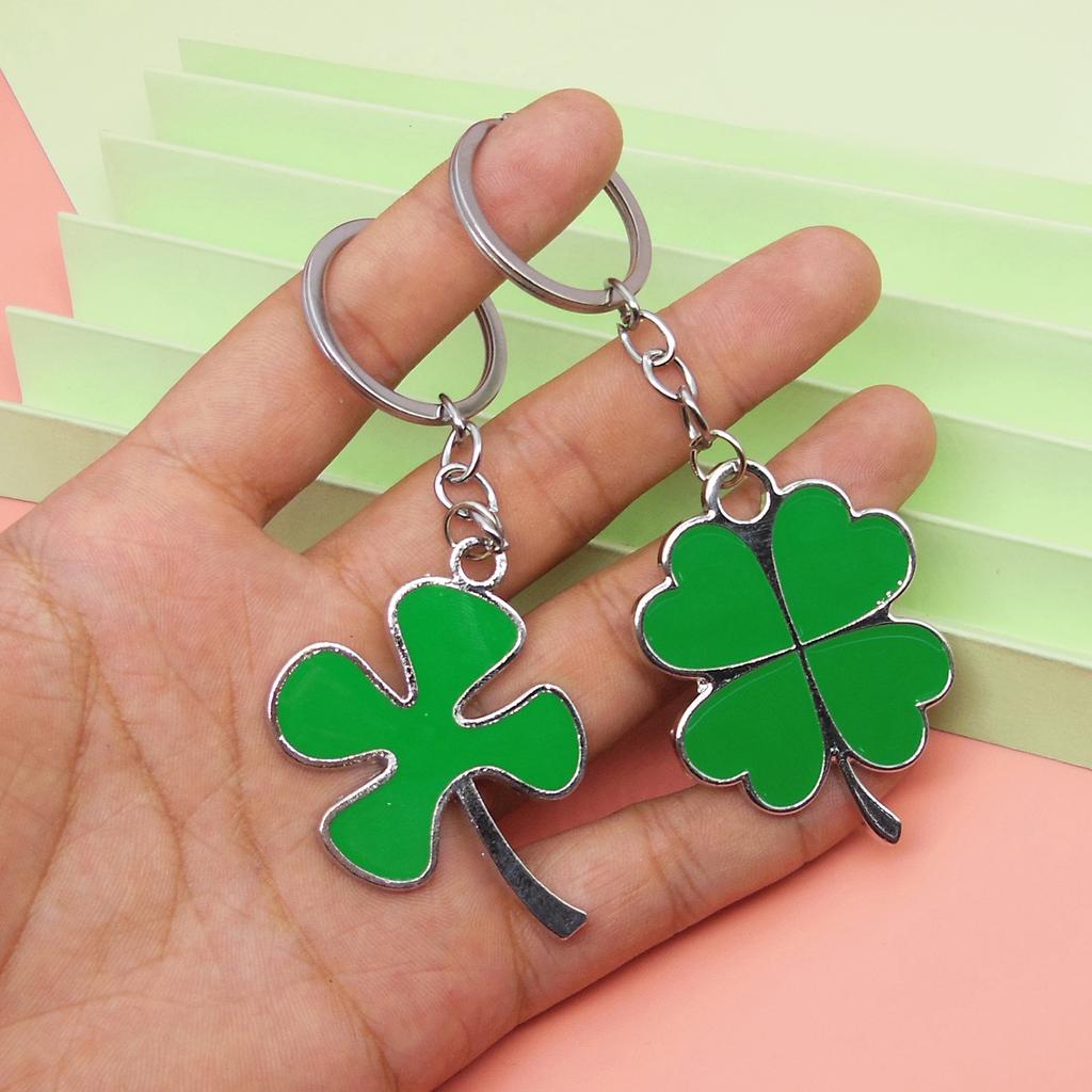 Exquisite Alloy Four Leaf Clovers Keychain Symbolizing Luck and Happiness Decoration for All Ages Special Gifts Ideas