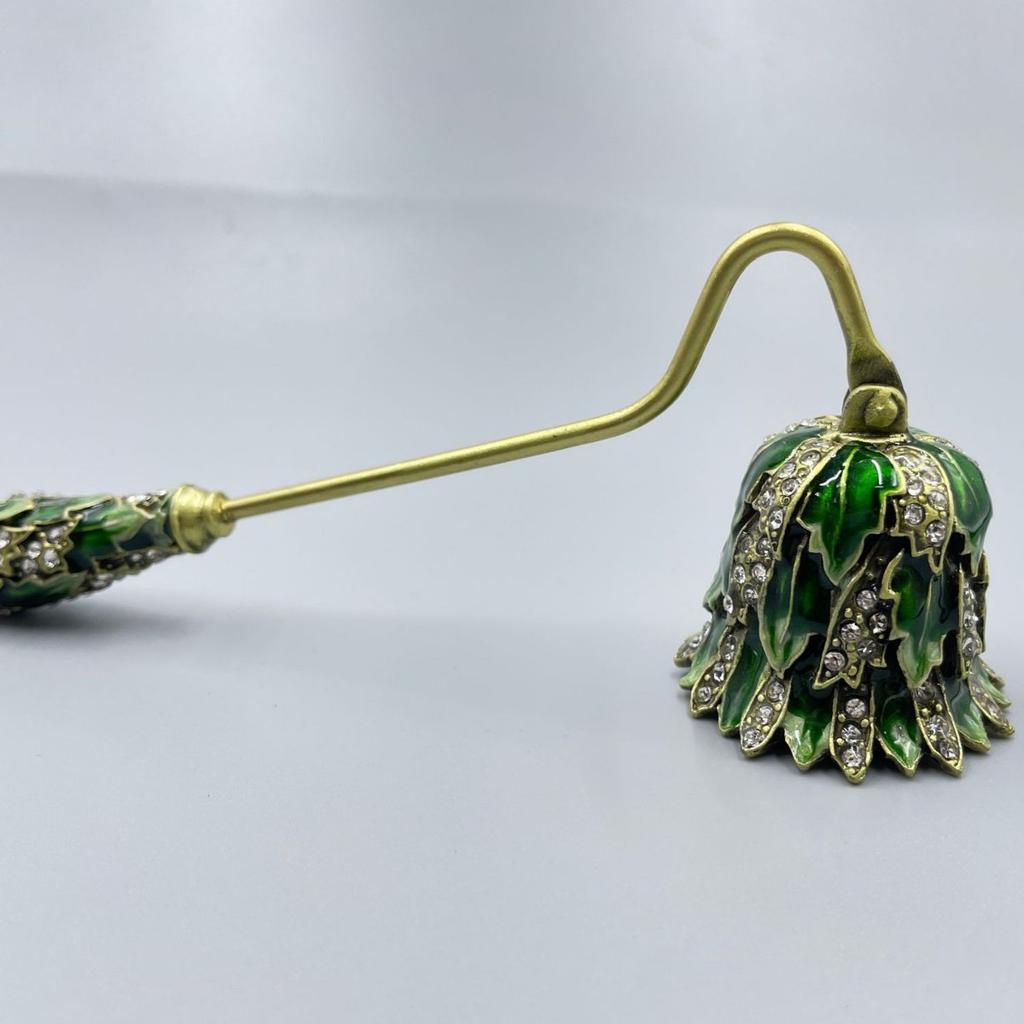 Vintage Candle Snuffer with Long Handle, Classic Brass Candle Extinguisher Tool, Elegant Fire Safety Accessory for Home Decor